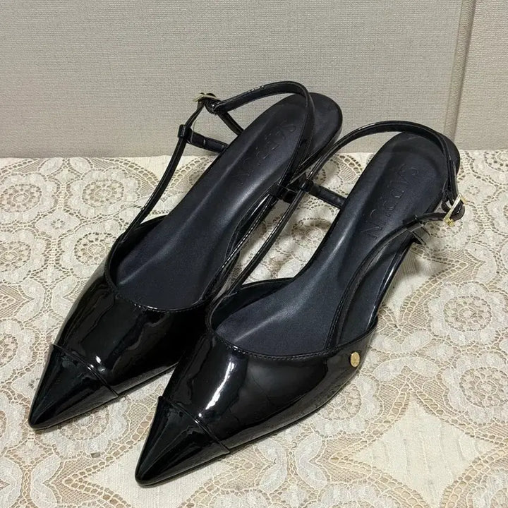 [SOLD OUT] 사뿐 아린스 에나멜 슬링백힐 구두