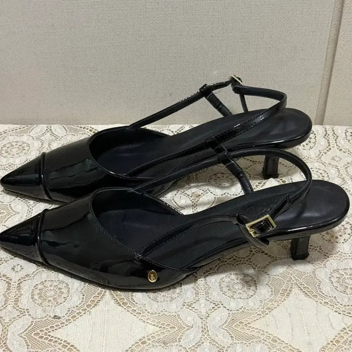[SOLD OUT] 사뿐 아린스 에나멜 슬링백힐 구두
