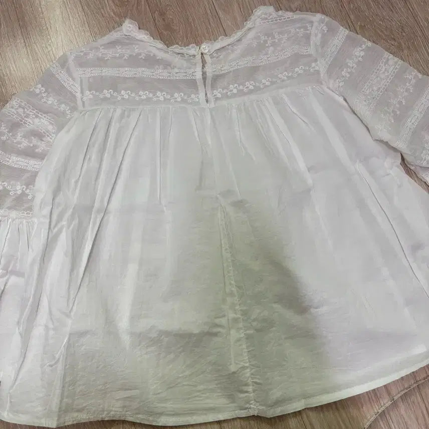 [BUNJANG] AILLI Lace Blouse One Size / 아일릿 레이스 블라우스 free