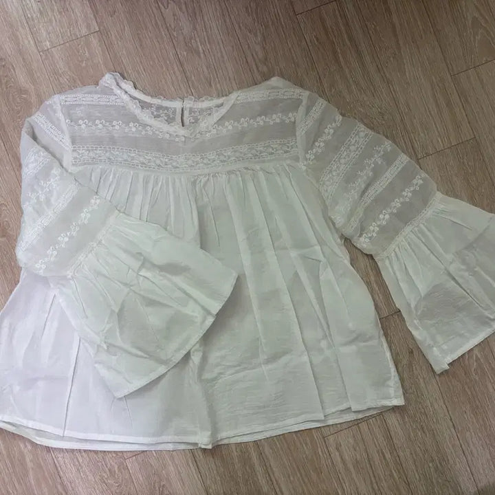 [BUNJANG] AILLI Lace Blouse One Size / 아일릿 레이스 블라우스 free