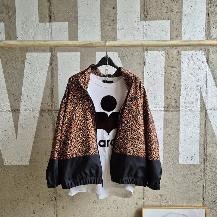 [BUNJANG] Nike Leopard Print Zip-Up Jacket / 나이키 레오파드 패턴집업 자켓