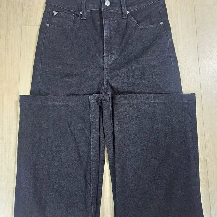 [SOLD OUT] [Guess] 게스 스판 플레어 부츠컷 데님팬츠 블랙 26