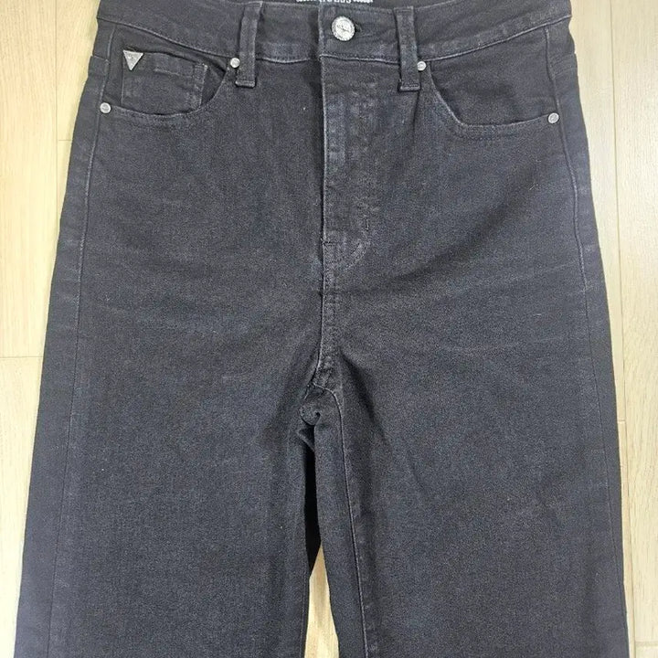[SOLD OUT] [Guess] 게스 스판 플레어 부츠컷 데님팬츠 블랙 26