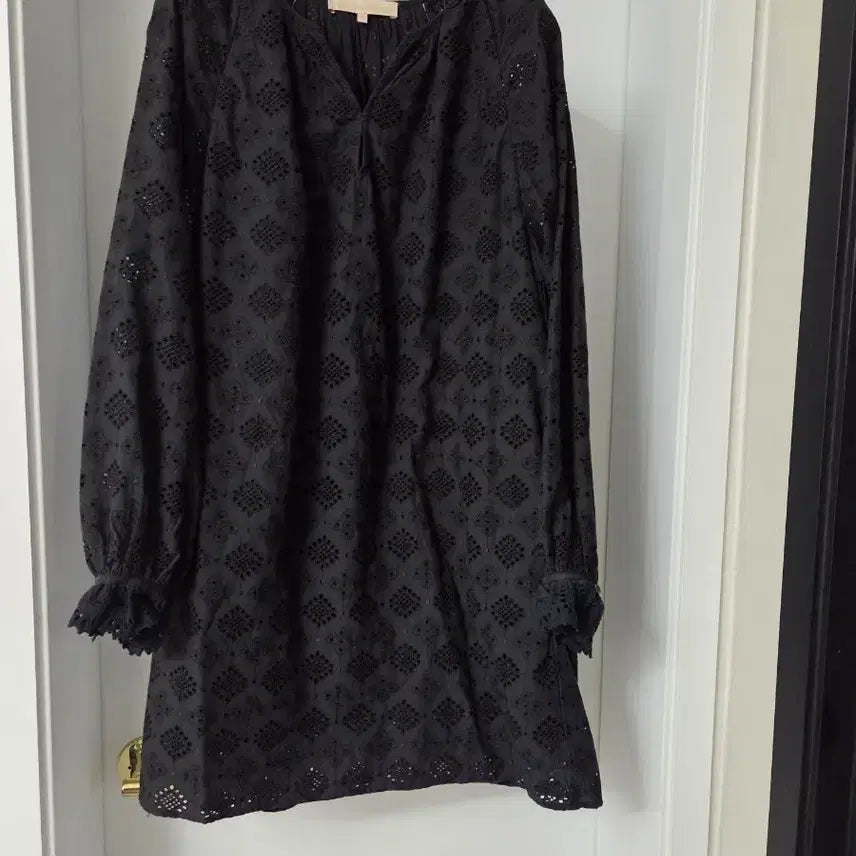 [BUNJANG] Vanessa Bruno Black Embroidered Mini Dress / 바네사 브루노 블랙 자수 원피스