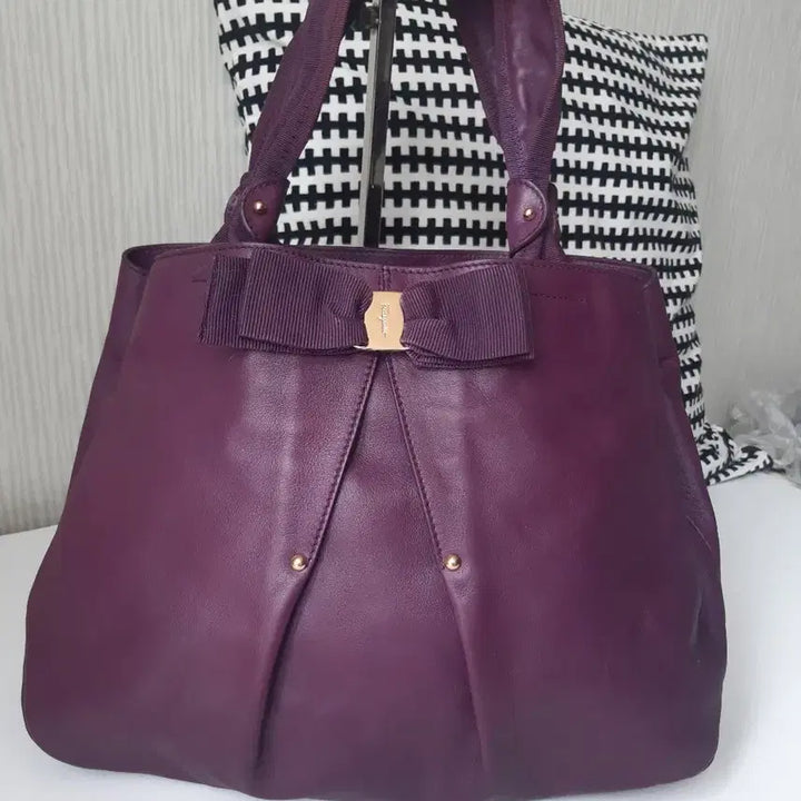 [BUNJANG] Salvatore Ferragamo Leather Ribbon Tote Bag / 정품이고 ㅡ페라가모 ㅡ가죽.리본토트백