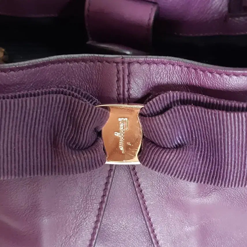 [BUNJANG] Salvatore Ferragamo Leather Ribbon Tote Bag / 정품이고 ㅡ페라가모 ㅡ가죽.리본토트백