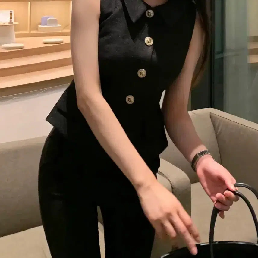 [BUNJANG] KARA Gold Button Tweed Vest Jacket (S) / 카라 금장 베스트 자켓 s