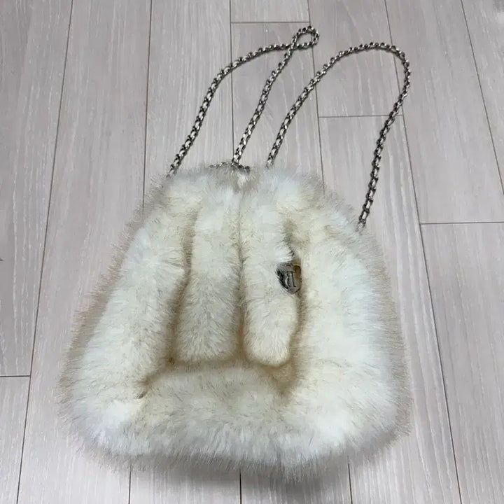[BUNJANG] The Barnet Ivory Backpack / 더바넷 퍼 백팩 아이보리