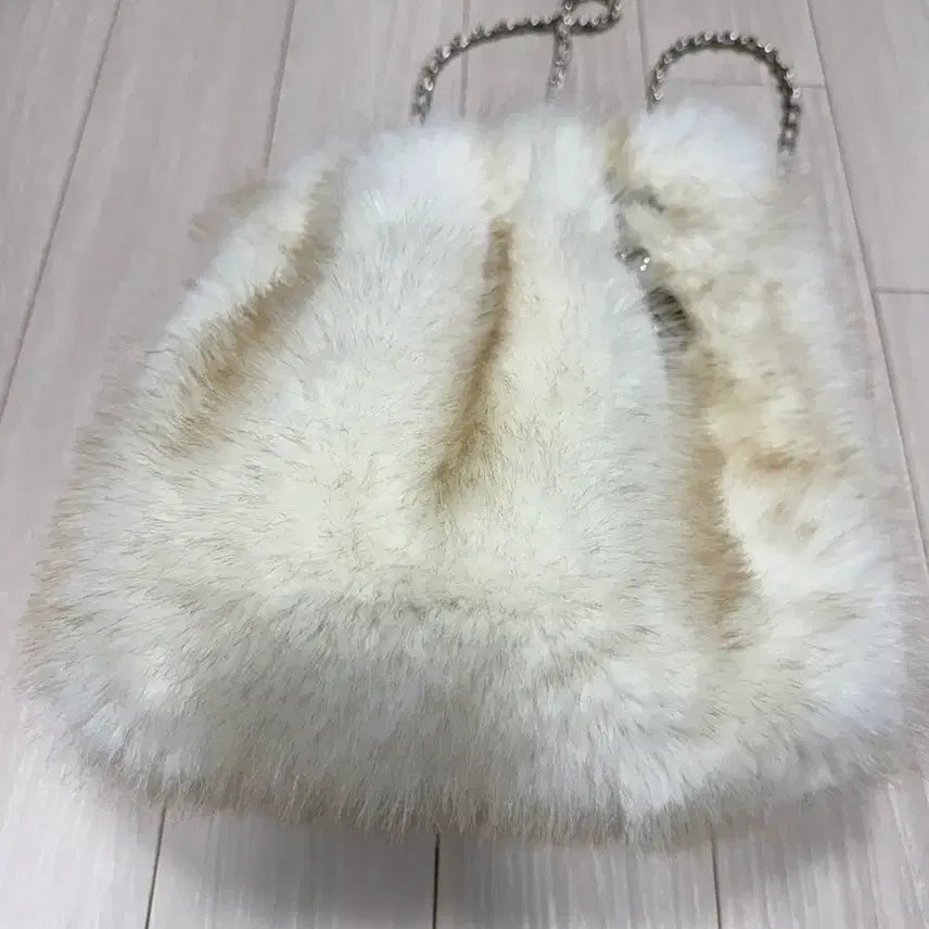 [BUNJANG] The Barnet Ivory Backpack / 더바넷 퍼 백팩 아이보리