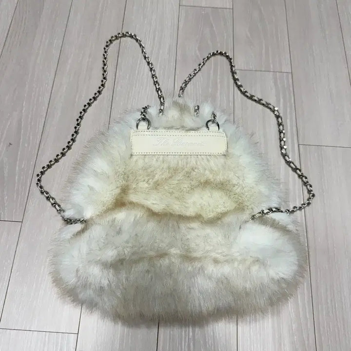 [BUNJANG] The Barnet Ivory Backpack / 더바넷 퍼 백팩 아이보리