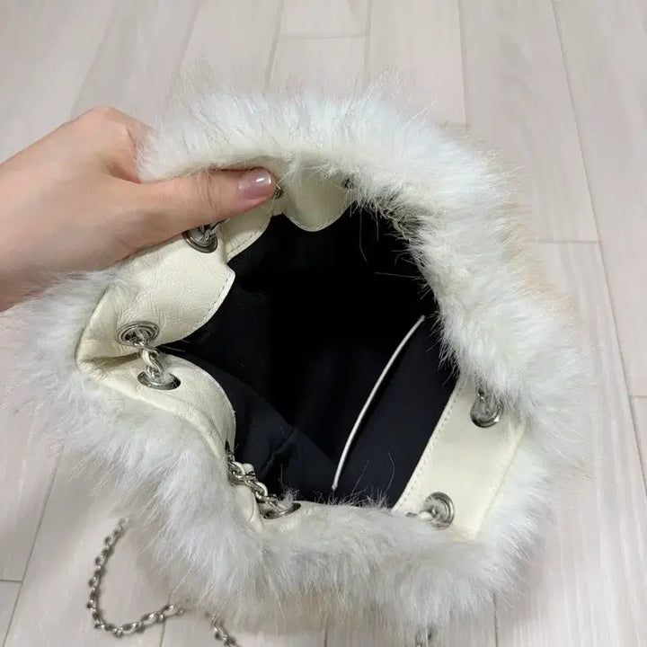 [BUNJANG] The Barnet Ivory Backpack / 더바넷 퍼 백팩 아이보리