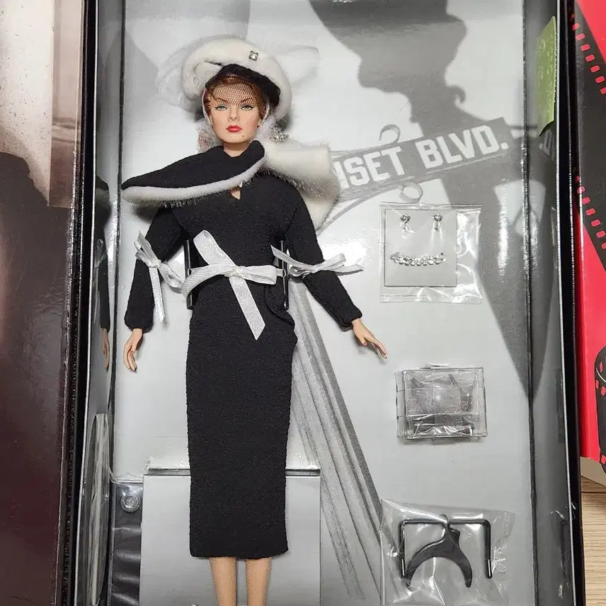 [SOLD OUT] Integrity toys 패션로얄티 노마 데스몬드 선셋
