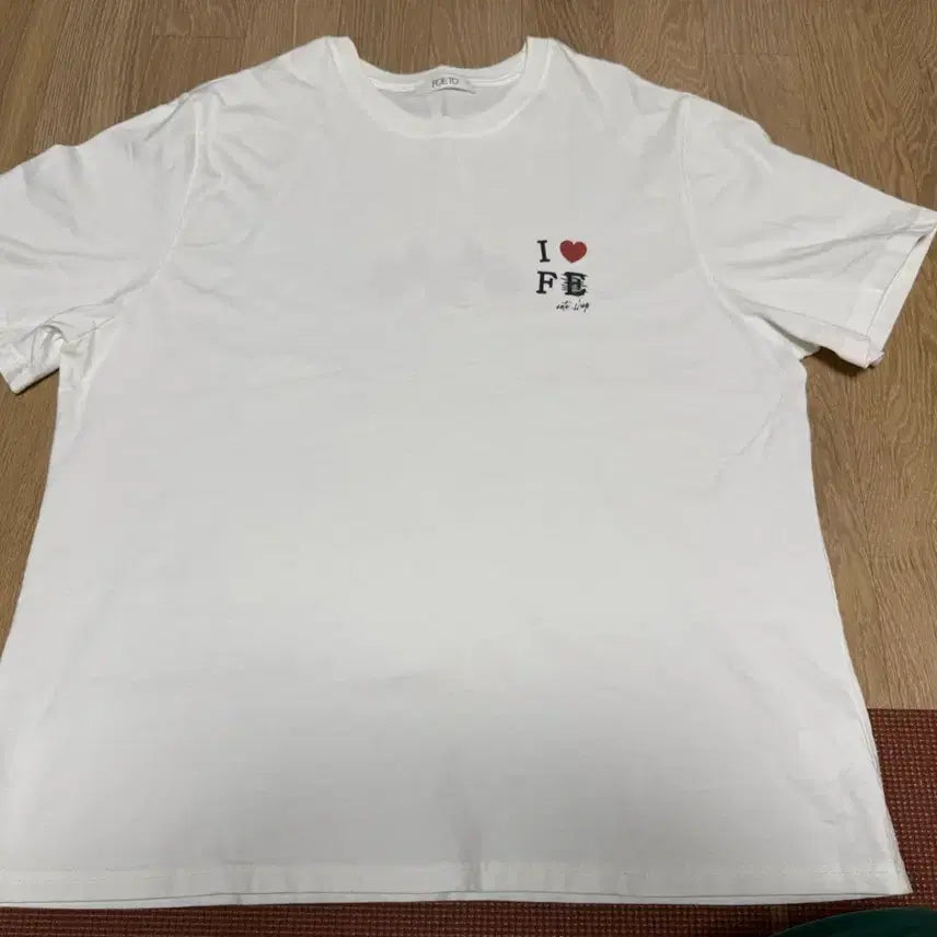 [BUNJANG] Poeto Cake White T-shirt / 포에토 케이크 반팔 티셔츠