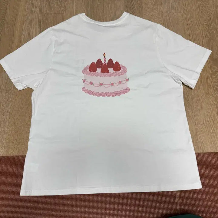 [BUNJANG] Poeto Cake White T-shirt / 포에토 케이크 반팔 티셔츠
