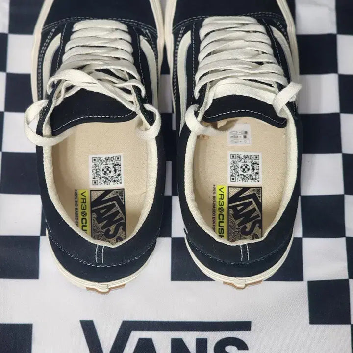 [SOLD OUT] 반스 올드스쿨 스니커즈 (Vans Old Skool) 270mm