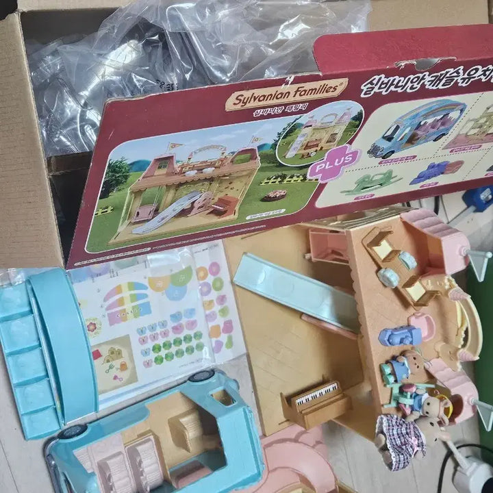 [BUNJANG] Sylvanian Families Castle Kindergarten Special Set Full Configuration with Box / 실바니안 패밀리 캐슬 유치원 스페셜세트 전구성 박스있음