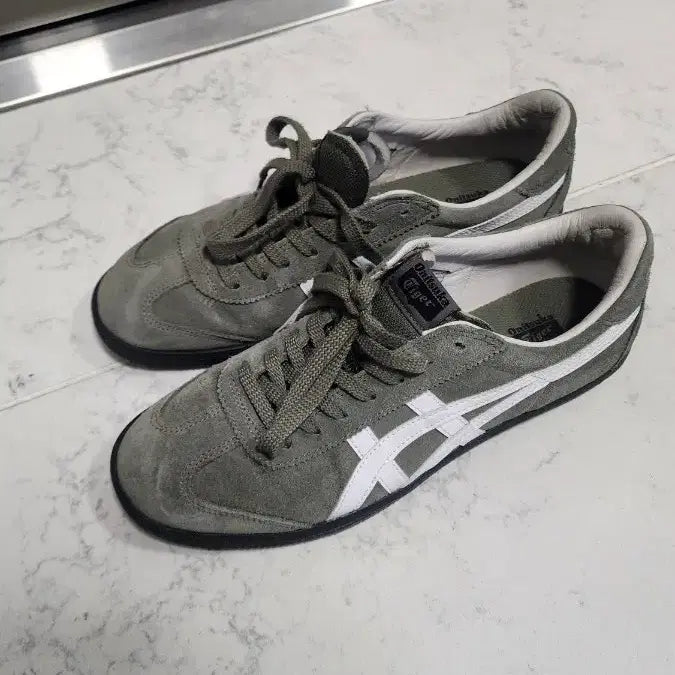 [BUNJANG] Onitsuka Tiger Tokuten Green Kaki Sneakers / 오니츠카티이거 토쿠텐 그린 카키(265)