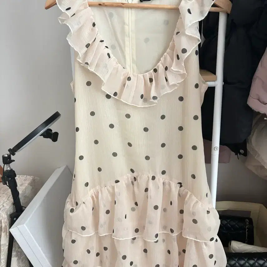 [BUNJANG] ZARA Dot Unbalanced Frill Mini Dress / ZARA 자라 브이넥 민소매 도트 언밸런스 프릴 원피스
