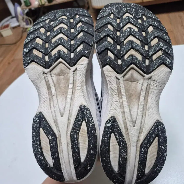 [BUNJANG] Saucony Running Shoes Gray 280 / 써코니 런닝화 그레이 280
