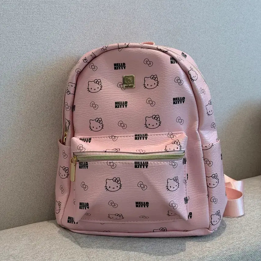 [BUNJANG] Hello Kitty Leather Backpack New / 헬로키티 가죽 백팩 새상품
