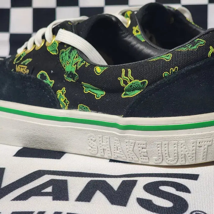 [BUNJANG] Vans Shake Junt Era Pro Sneakers / 반스 X 쉐이크전트 에라 프로 스니커즈 Shake Junt 260mm