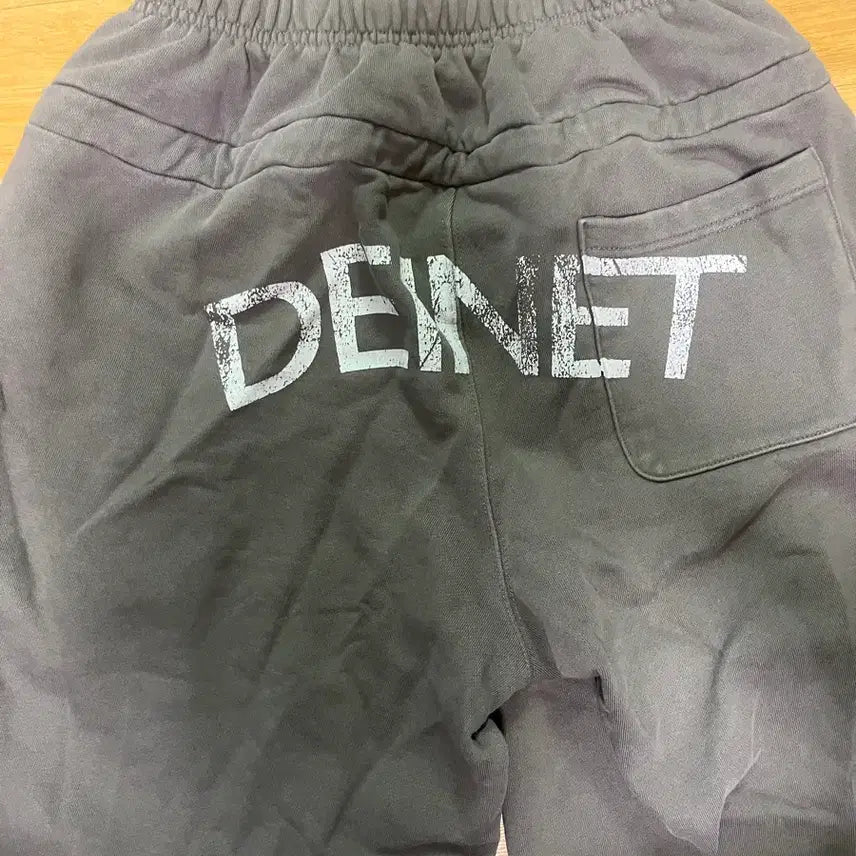 [BUNJANG] Dainite Charcoal Sweatpants / 다이닛 백로고 스웻팬츠 차콜