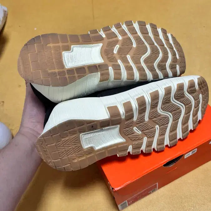 [BUNJANG] Nike Free Metcon 6 Dark Driftwood/Black/Sail 275 / 나이키 프리 메트콘6 검라이트 브라운 275