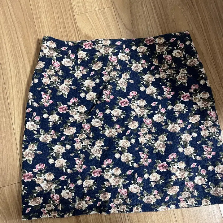 [BUNJANG] 2-Piece Mini Skirt Set (Black Denim / Floral) / [개별가능] 날씬해 보이는 미니스커트 2종 (블랙청/플라워)