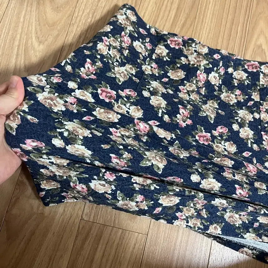 [BUNJANG] 2-Piece Mini Skirt Set (Black Denim / Floral) / [개별가능] 날씬해 보이는 미니스커트 2종 (블랙청/플라워)