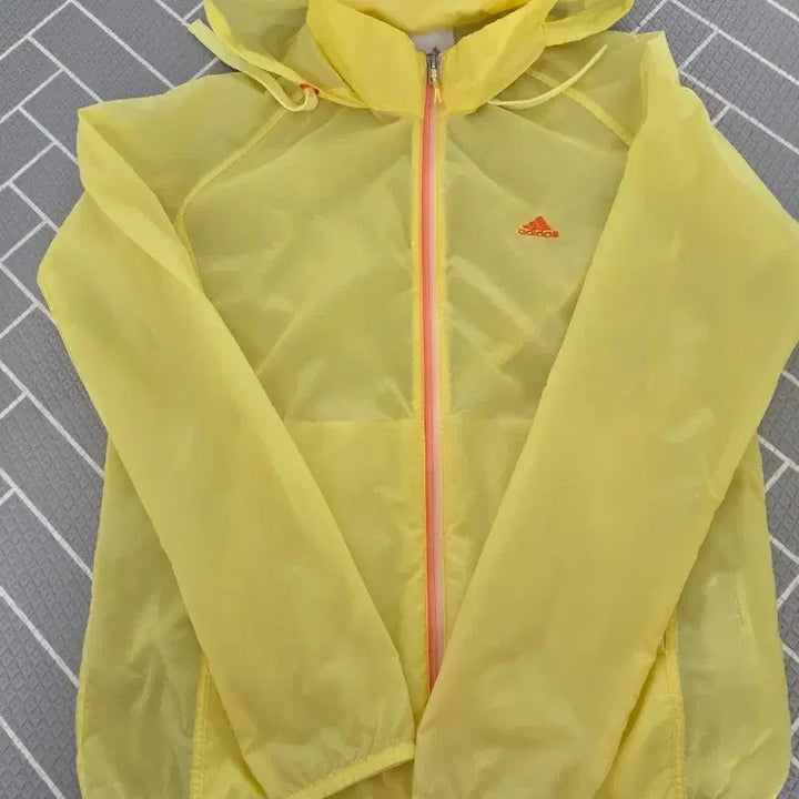 [SOLD OUT] 아디다스 여성 100사이즈  66 바람막이점퍼