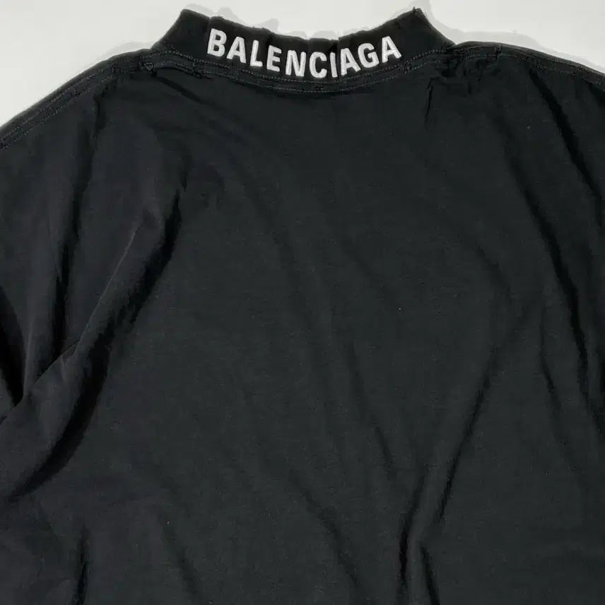 [BUNJANG] Balenciaga Medium Fit Distressed T-shirt / 발렌시아가 미디엄 핏 디스트레스드 티셔츠 페이디드 블랙 S사이즈