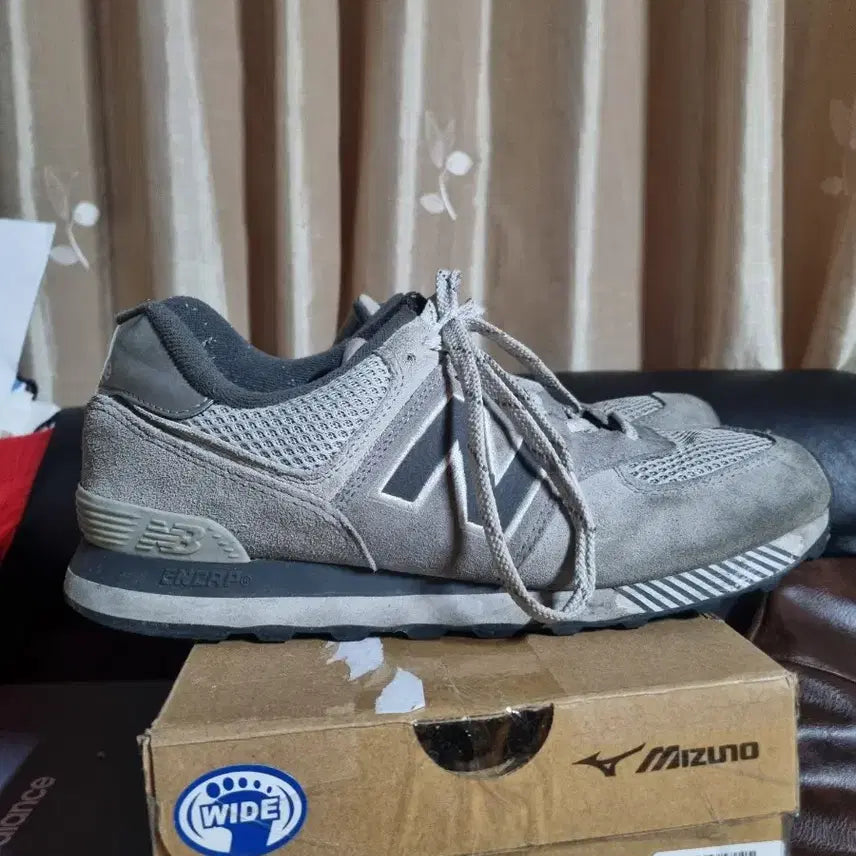[BUNJANG] New Balance 574 Suede Gray Sneakers / 뉴발란스 574 스웨이드 그레이 270
