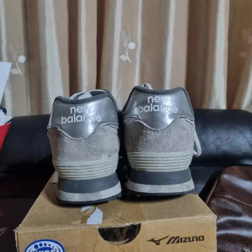 [BUNJANG] New Balance 574 Suede Gray Sneakers / 뉴발란스 574 스웨이드 그레이 270