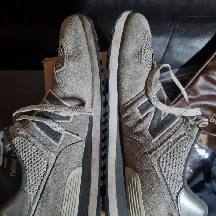 [BUNJANG] New Balance 574 Suede Gray Sneakers / 뉴발란스 574 스웨이드 그레이 270