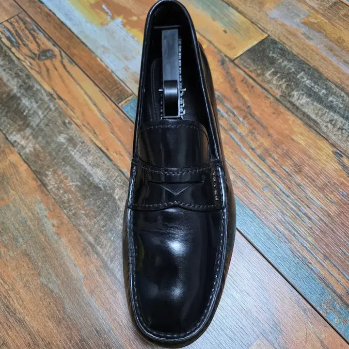 [SOLD OUT] (정품) 프라다 블랙 페니 로퍼  / 유광 / 8 (265~270)