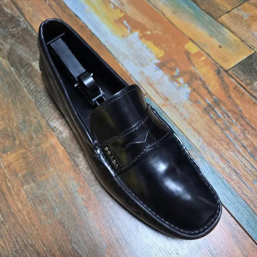 [SOLD OUT] (정품) 프라다 블랙 페니 로퍼  / 유광 / 8 (265~270)