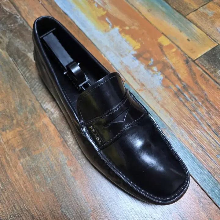 [SOLD OUT] (정품) 프라다 블랙 페니 로퍼  / 유광 / 8 (265~270)