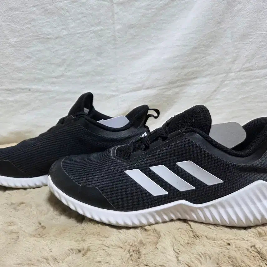 [BUNJANG] Adidas Black Trekking Shoes / 아디다스 검정색 운동화