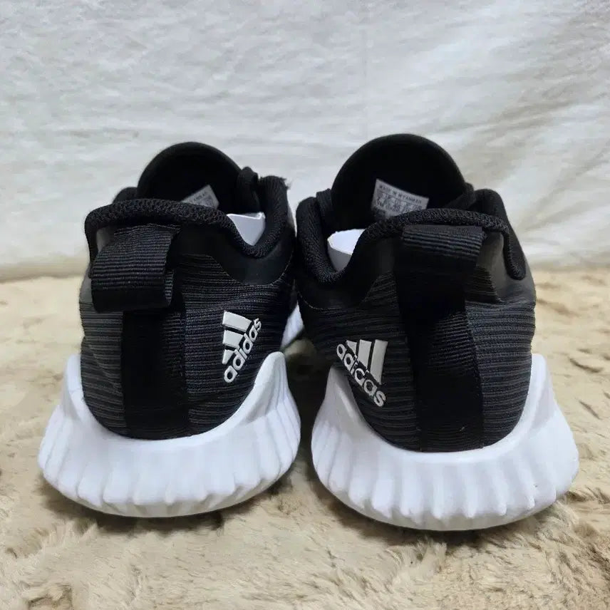 [BUNJANG] Adidas Black Trekking Shoes / 아디다스 검정색 운동화