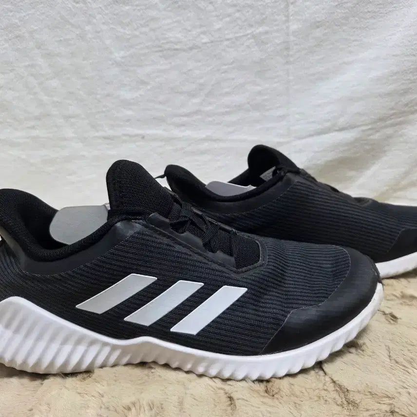 [BUNJANG] Adidas Black Trekking Shoes / 아디다스 검정색 운동화