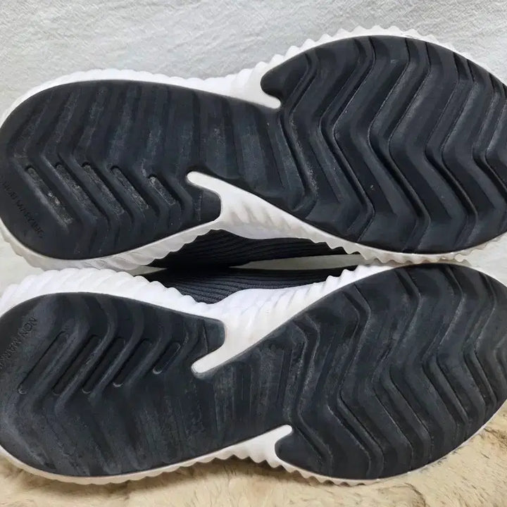 [BUNJANG] Adidas Black Trekking Shoes / 아디다스 검정색 운동화