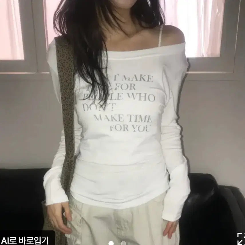 [BUNJANG] Lettering One-Off Shoulder Long Sleeve T-Shirt / 레터링 원오프숄더 긴팔 티셔츠 유색 에이블리 지그재그 원오프 반팔