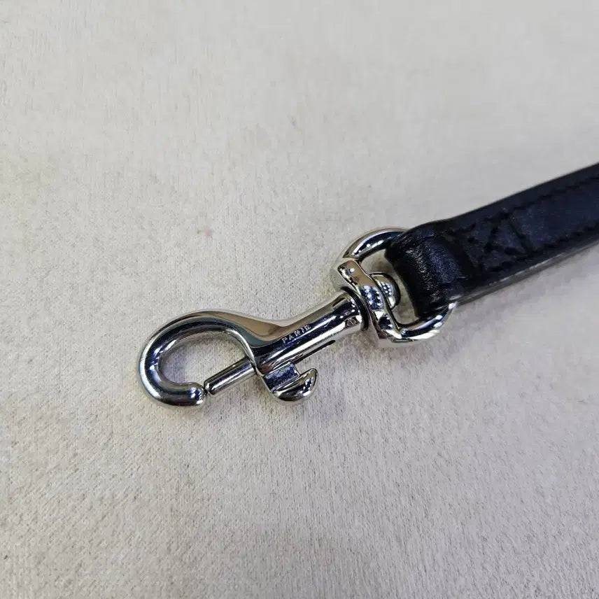[BUNJANG] Saint Laurent Matelassé Clutch Genuine Leather Hand Strap / 생로랑 마틀라쎄 클러치 핸드스트랩 [정품]