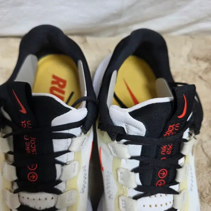 [BUNJANG] Nike React Escape Running Shoes White 255mm / 나이키 React Escape 런닝화 화이트255사이즈