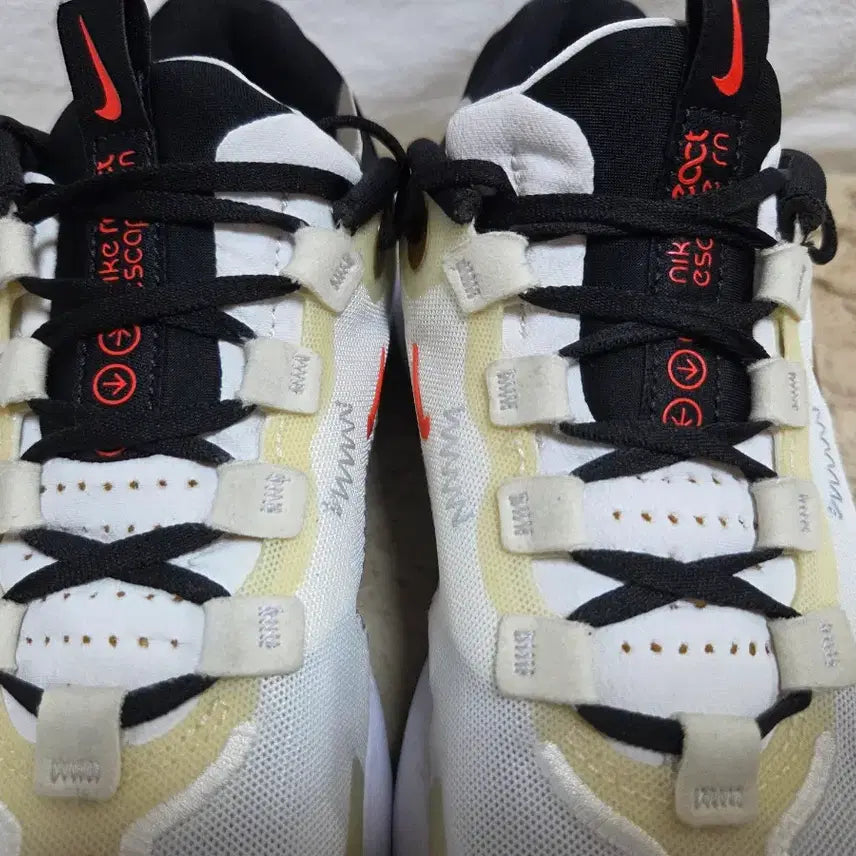 [BUNJANG] Nike React Escape Running Shoes White 255mm / 나이키 React Escape 런닝화 화이트255사이즈