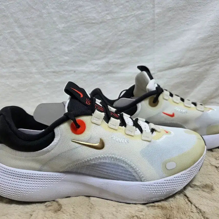 [BUNJANG] Nike React Escape Running Shoes White 255mm / 나이키 React Escape 런닝화 화이트255사이즈