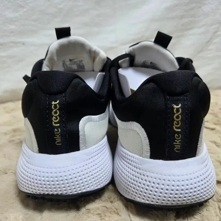 [BUNJANG] Nike React Escape Running Shoes White 255mm / 나이키 React Escape 런닝화 화이트255사이즈