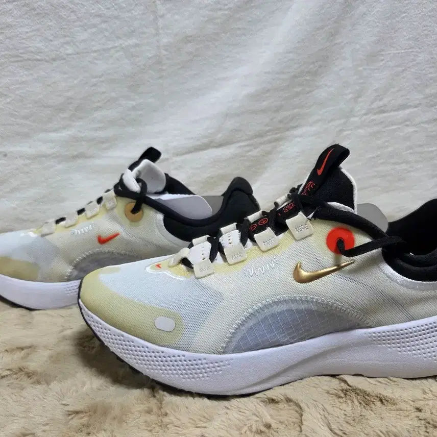 [BUNJANG] Nike React Escape Running Shoes White 255mm / 나이키 React Escape 런닝화 화이트255사이즈