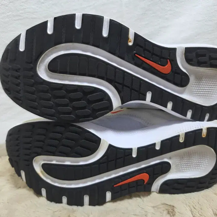 [BUNJANG] Nike React Escape Running Shoes White 255mm / 나이키 React Escape 런닝화 화이트255사이즈