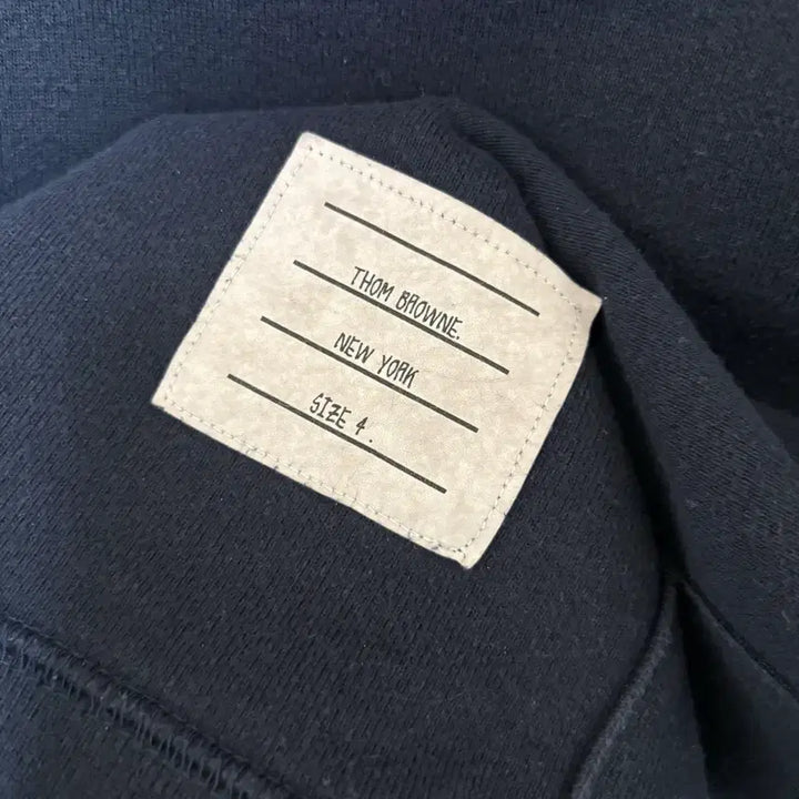 [SOLD OUT] [4] 톰브라운 사선완장 맨투맨 네이비